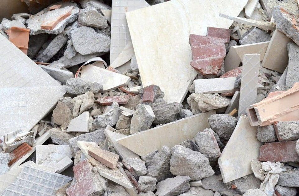 Ristrutturazione casa e regolamentazione per smaltimento macerie, Raccolta e Smaltimento Rifiuti | Econova